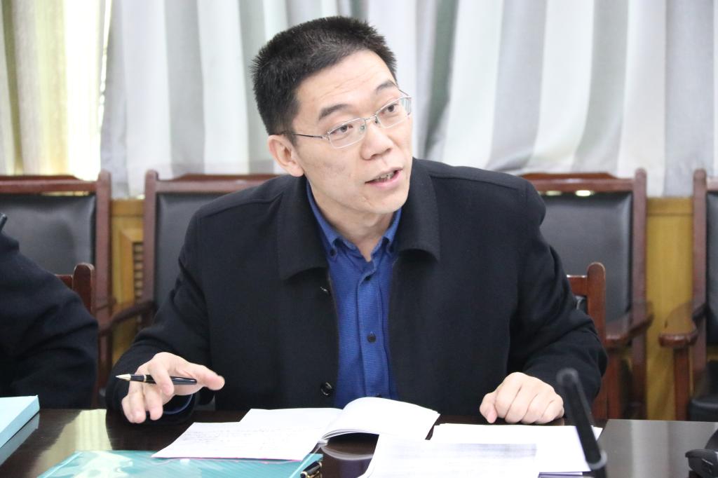 设备处处长赵忠平说明仪器设备及实验材料的采购要求